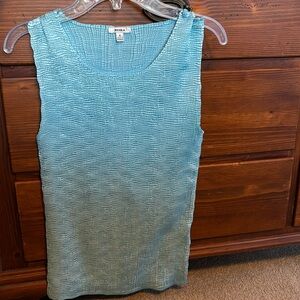 Nice looking shirt- with lots of stretch. Size smalll